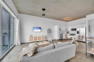 133 NE 2nd Ave, Unit 415 in Miami, FL - Building Photo - Building Photo