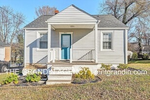 3911 Michigan Ave NW in Roanoke, VA - Building Photo