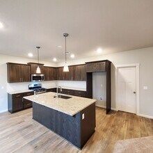 6307 Rebecca St SE in Albany, OR - Building Photo - Building Photo