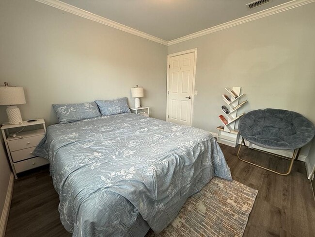 property at 2520 W Conley Ave
