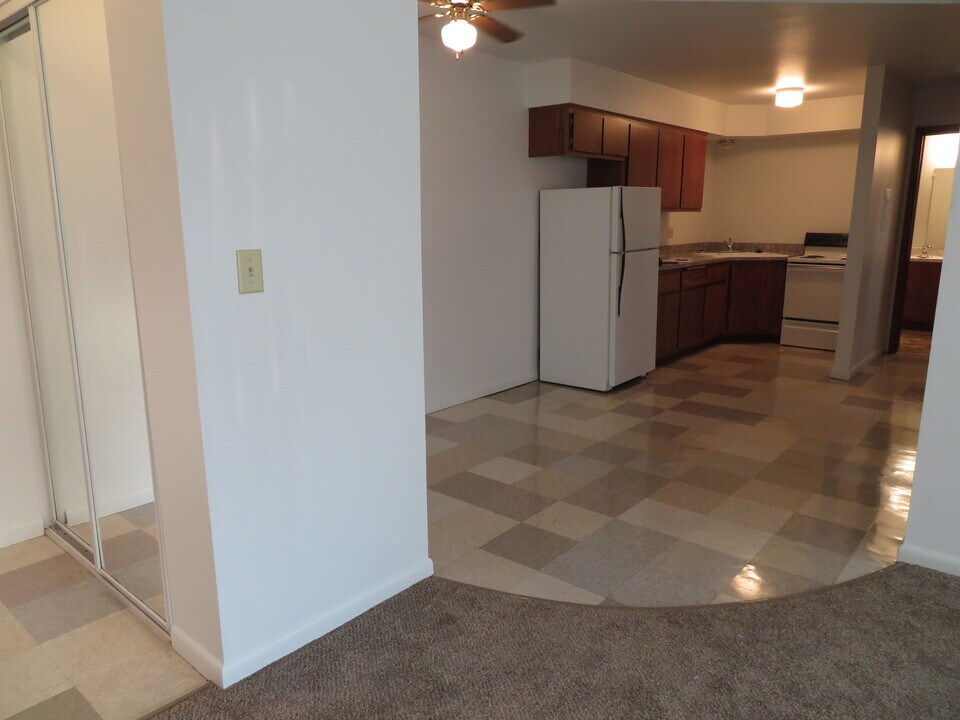 2869 S 6th St in Milwaukee, WI - Building Photo