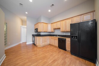 224 E Michigan Ave in Kalamazoo, MI - Building Photo - Building Photo