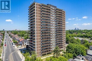 161 Oakwood Ave in Toronto, ON - Building Photo