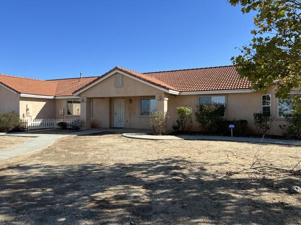 25805 McLaughlin Rd in Menifee, CA - Building Photo