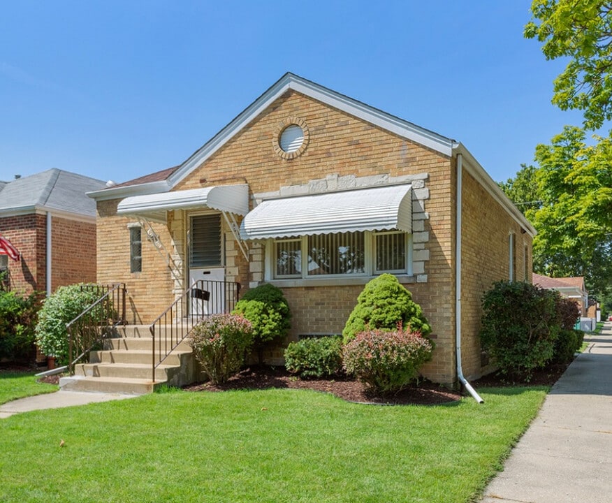 2300 Burr Oak Ave in North Riverside, IL - Building Photo