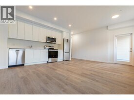 39180 Finch Dr in Squamish, BC - Building Photo