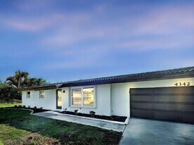 4342 Ewing Cir in Port Charlotte, FL - Building Photo