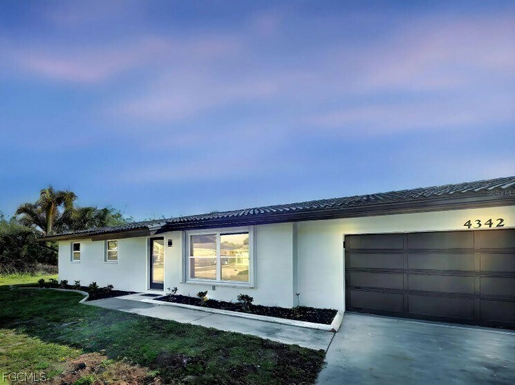 4342 Ewing Cir in Port Charlotte, FL - Building Photo