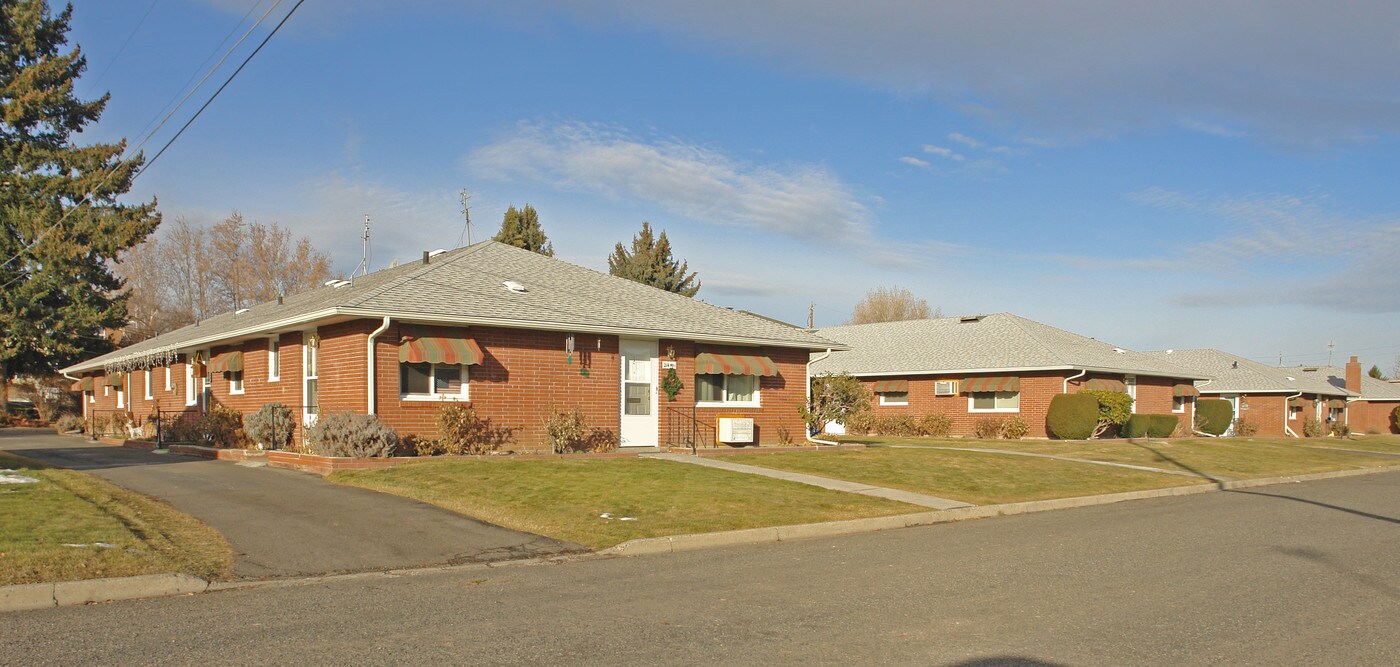 214-216 N 38th Ave in Yakima, WA - Building Photo