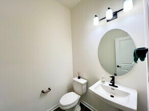 5811 Clear Creek Ln in Charlotte, NC - Building Photo - Building Photo