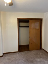 4351 Dover Center Rd, Unit North in North Olmsted, OH - Foto de edificio - Building Photo