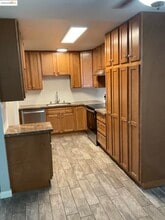223 E Trident Dr in Pittsburg, CA - Foto de edificio - Building Photo