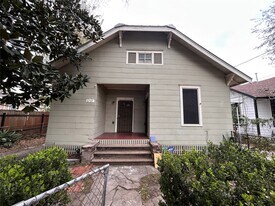 6737 Ave E in Houston, TX - Building Photo