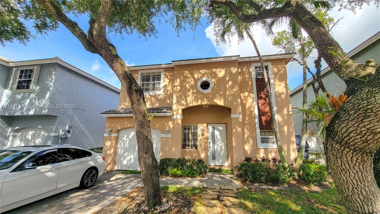 9894 NW 2nd Ct in Plantation, FL - Building Photo