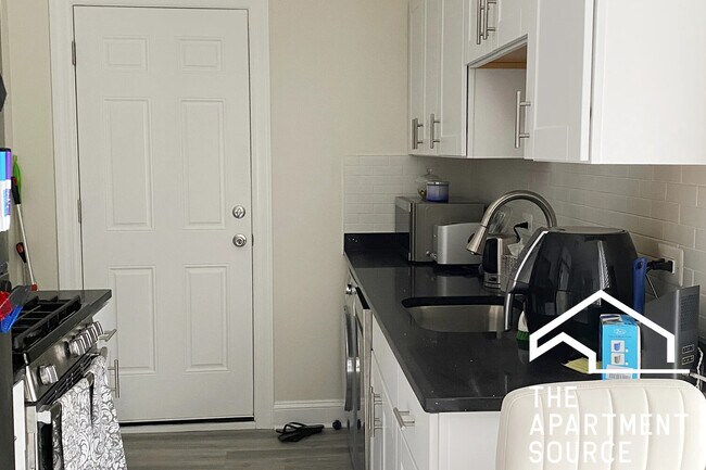 property at 3819 1/2 N Greenview Ave