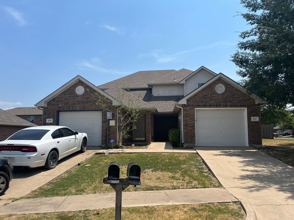 611 W Walton Way in Wylie, TX - Building Photo