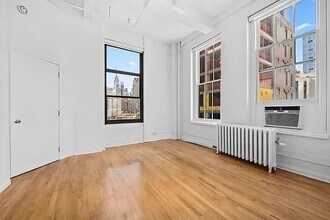 448 W 37th St in New York, NY - Building Photo - Building Photo