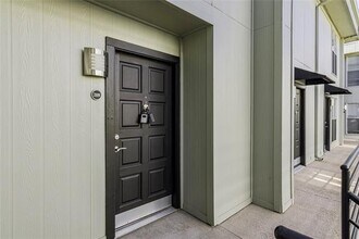 4211 Holland Ave in Dallas, TX - Building Photo - Building Photo