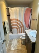 626 4th Ave W, Unit 501 in Seattle, WA - Foto de edificio - Building Photo