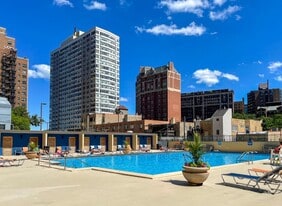 655 W Irving Park Rd, Unit 4702 in Chicago, IL - Building Photo