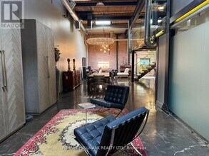 326 Carlaw Ave in Toronto, ON - Building Photo - Building Photo