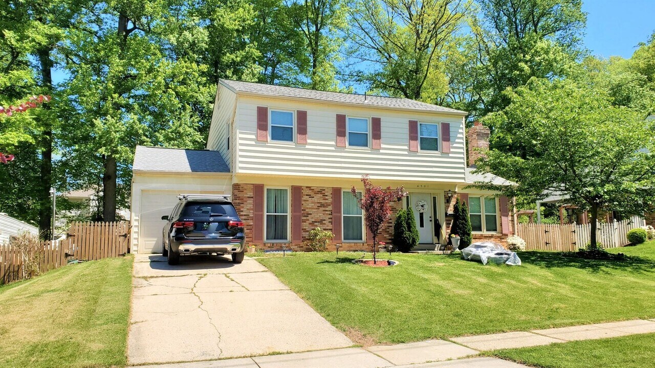 4501 Bel Pre Rd in Rockville, MD - Building Photo