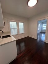 33 Brooks Ave in Venice, CA - Building Photo