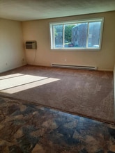 2094 Phillips Rd in New Bedford, MA - Building Photo - Building Photo