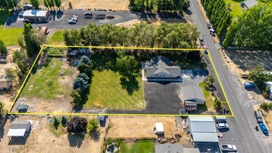 7887 Dahl Rd NE in Moses Lake, WA - Foto de edificio - Building Photo