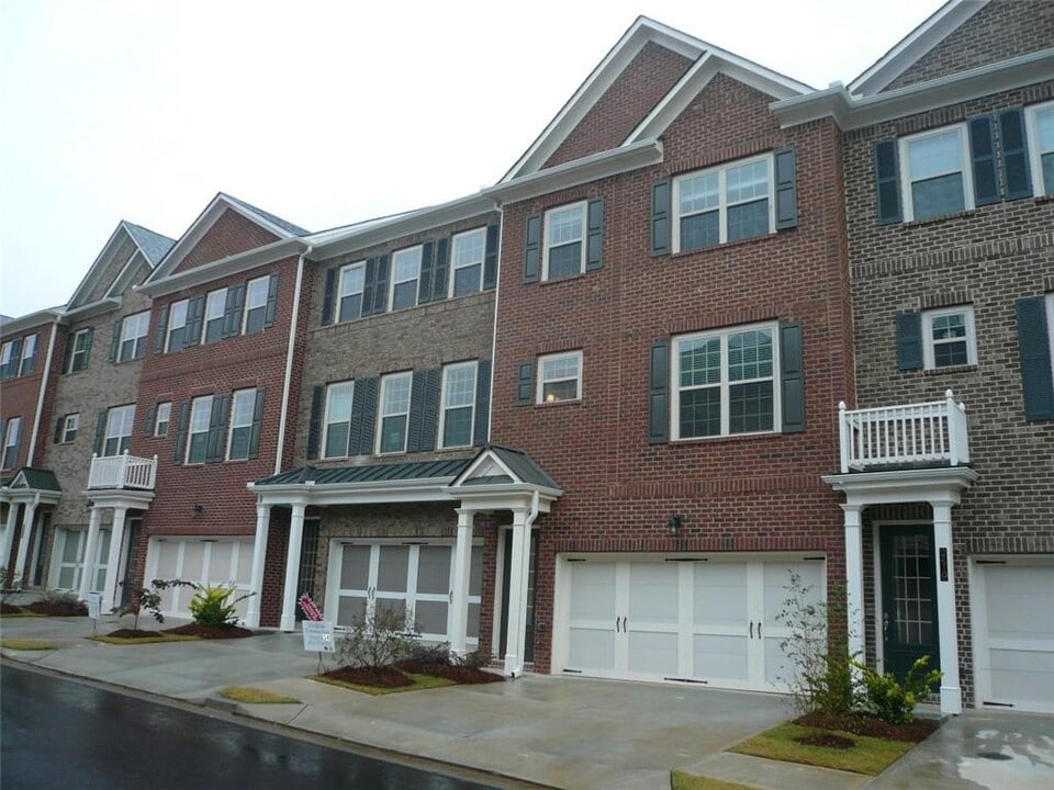 2417 Tenor Ln in Alpharetta, GA - Building Photo