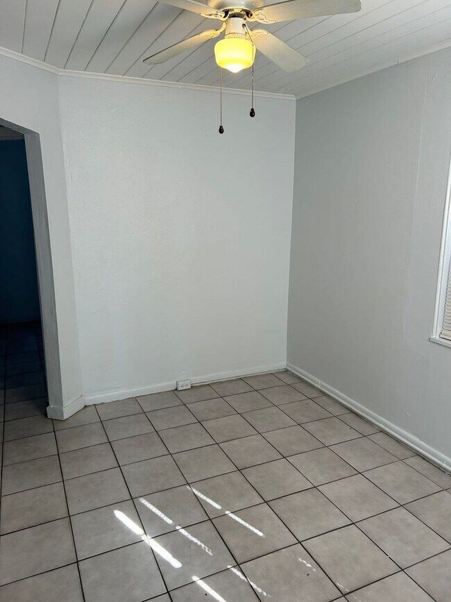 3317 W Pine St in Tampa, FL - Building Photo - Building Photo