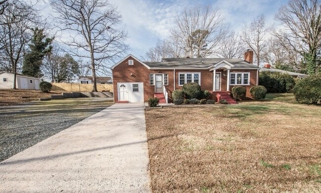 1032 Old Charlotte Rd SW in Concord, NC - Building Photo - Building Photo