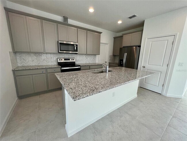 4394 Davos Dr in Clermont, FL - Building Photo - Building Photo