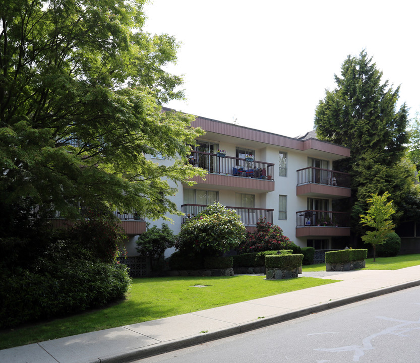2136 W 1st Ave in Vancouver, BC - Building Photo