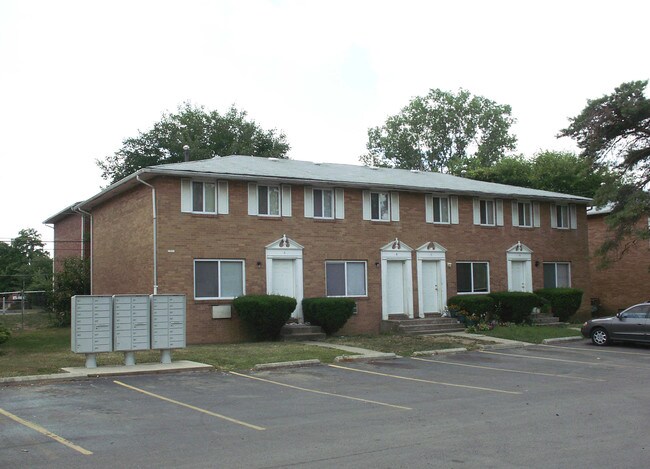 Willington Court in Columbus, OH - Foto de edificio - Building Photo