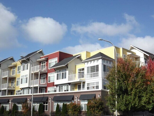 Metropolitan Collection Apartments in Renton, WA - Building Photo - Building Photo