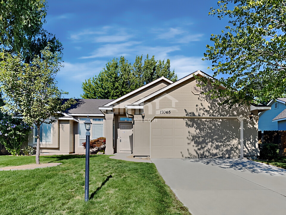 17065 N Lyonsdale Pl in Nampa, ID - Building Photo