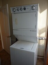 27 Acker St W, Unit #1 in St. Paul, MN - Foto de edificio - Building Photo