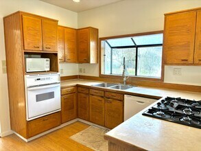 8538 SE Gray St in Happy Valley, OR - Building Photo - Building Photo