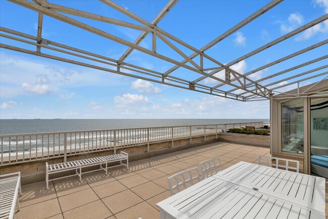 170 W Broadway in Long Beach, NY - Building Photo - Building Photo