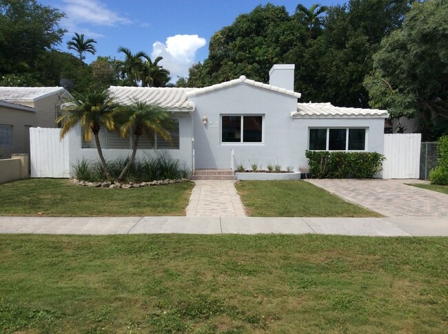 810 SW 23rd Rd in Miami, FL - Building Photo - Building Photo