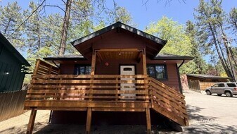 25161 Cedar St in Idyllwild, CA - Building Photo