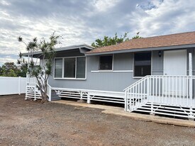 84-983 Hana St in Waianae, HI - Building Photo