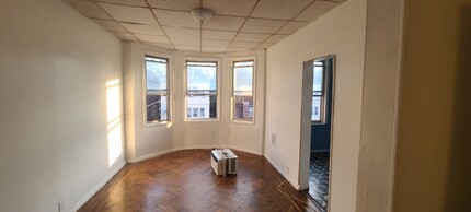 200 Van Nostrand Ave, Unit 2 in Jersey City, NJ - Foto de edificio - Building Photo