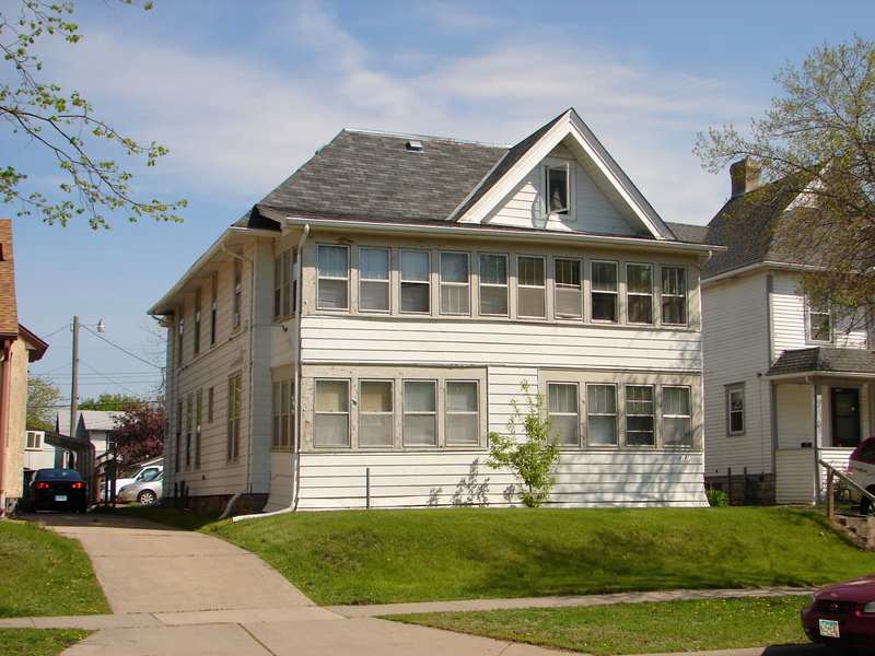 1607 Hewitt Ave W in St. Paul, MN - Building Photo