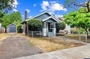 7225 N Lombard St in Portland, OR - Building Photo