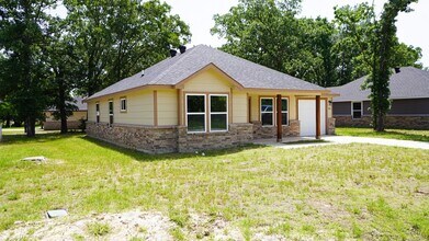 800 Hemlock Dr in Quinlan, TX - Building Photo - Building Photo