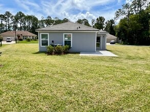 56 Pilgrim Dr in Palm Coast, FL - Foto de edificio - Building Photo