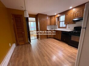 338 K St, Unit #1 in Boston, MA - Building Photo - Building Photo