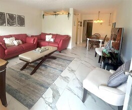 900 SW 10th Terrace in Hallandale Beach, FL - Building Photo - Building Photo